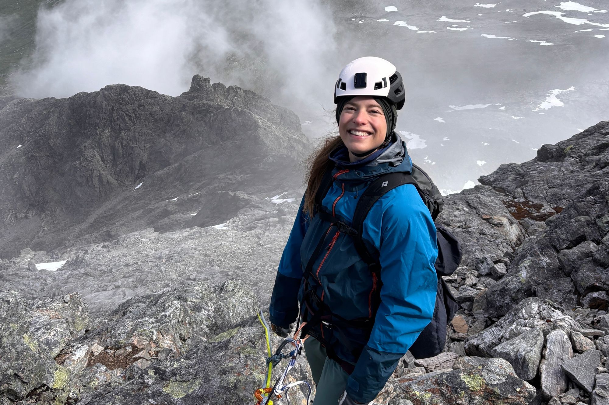 Inga Strümke jakter både fjelltopper og svar på hvordan KI vil endre verden. Foto: Privat