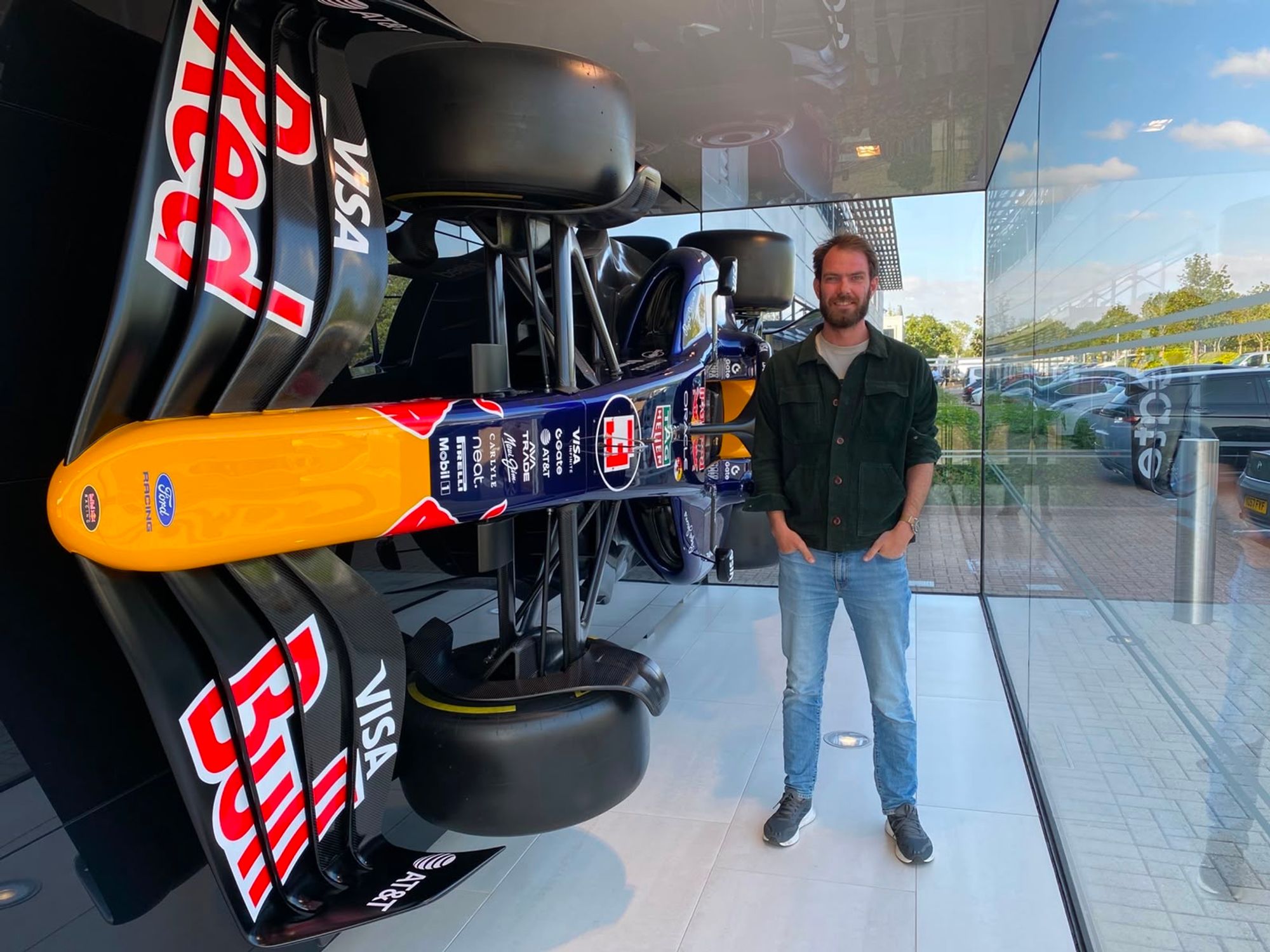 Sondre Audal tok med seg deler fra Revolve-bilen til jobbintervjuet hos Red Bull Racing. Det imponerte britene og skaffet han jobben.