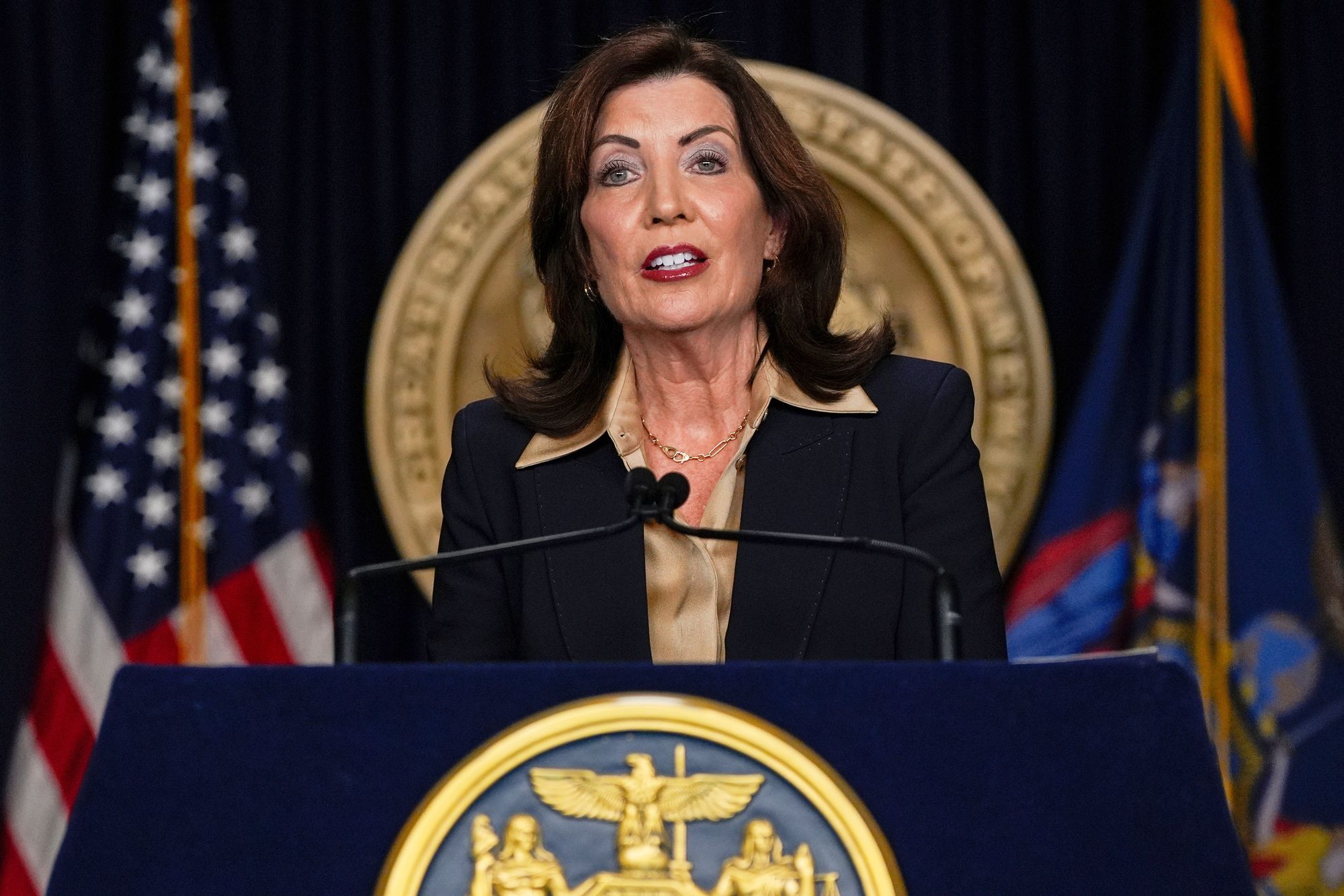 Kathy Hochul er guvernør i den amerikanske delstaten New York. (AP Photo/Julia Demaree Nikhinson)