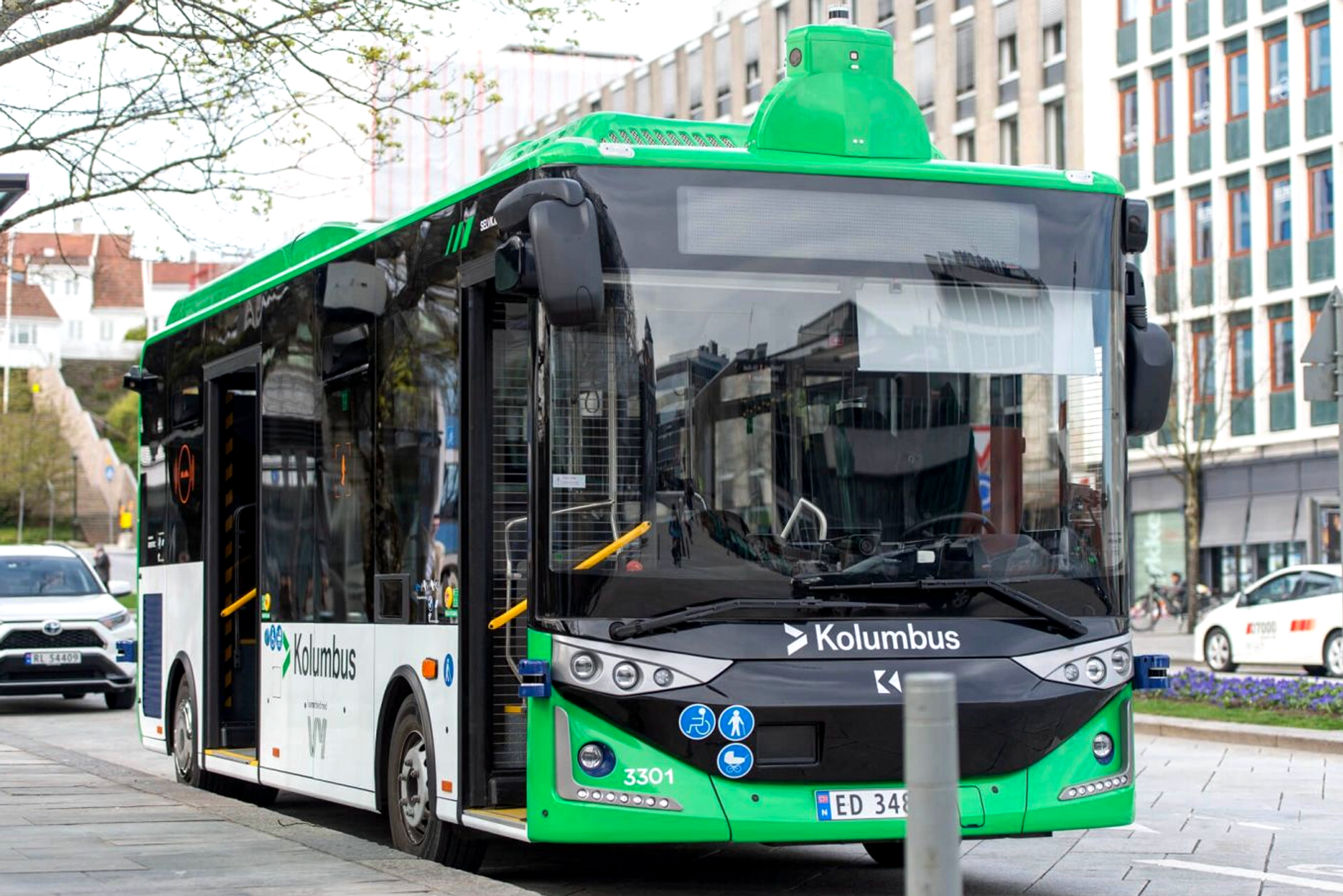 Etter tre år med kjøring i Stavanger med den selvkjørende bussen e-ATAK, er det nå lov å kjøre helt uten sikkerhetssjåfør om bord.