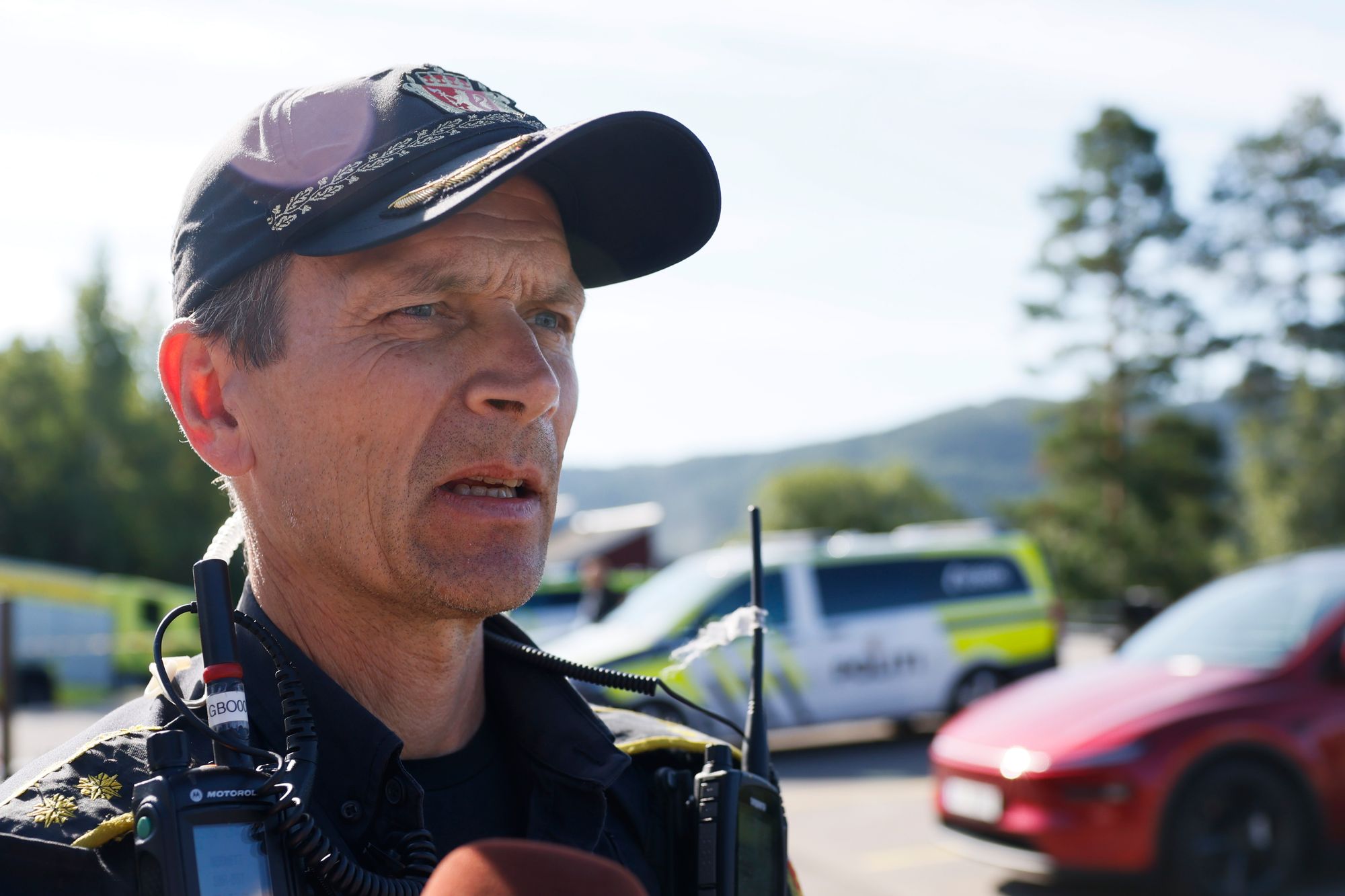 Innsatsleder Geir Bodahl møtte pressen torsdag morgen. Storbrannen startet fredag ettermiddag i et rekkehus ved Krokstadelva i Drammen.