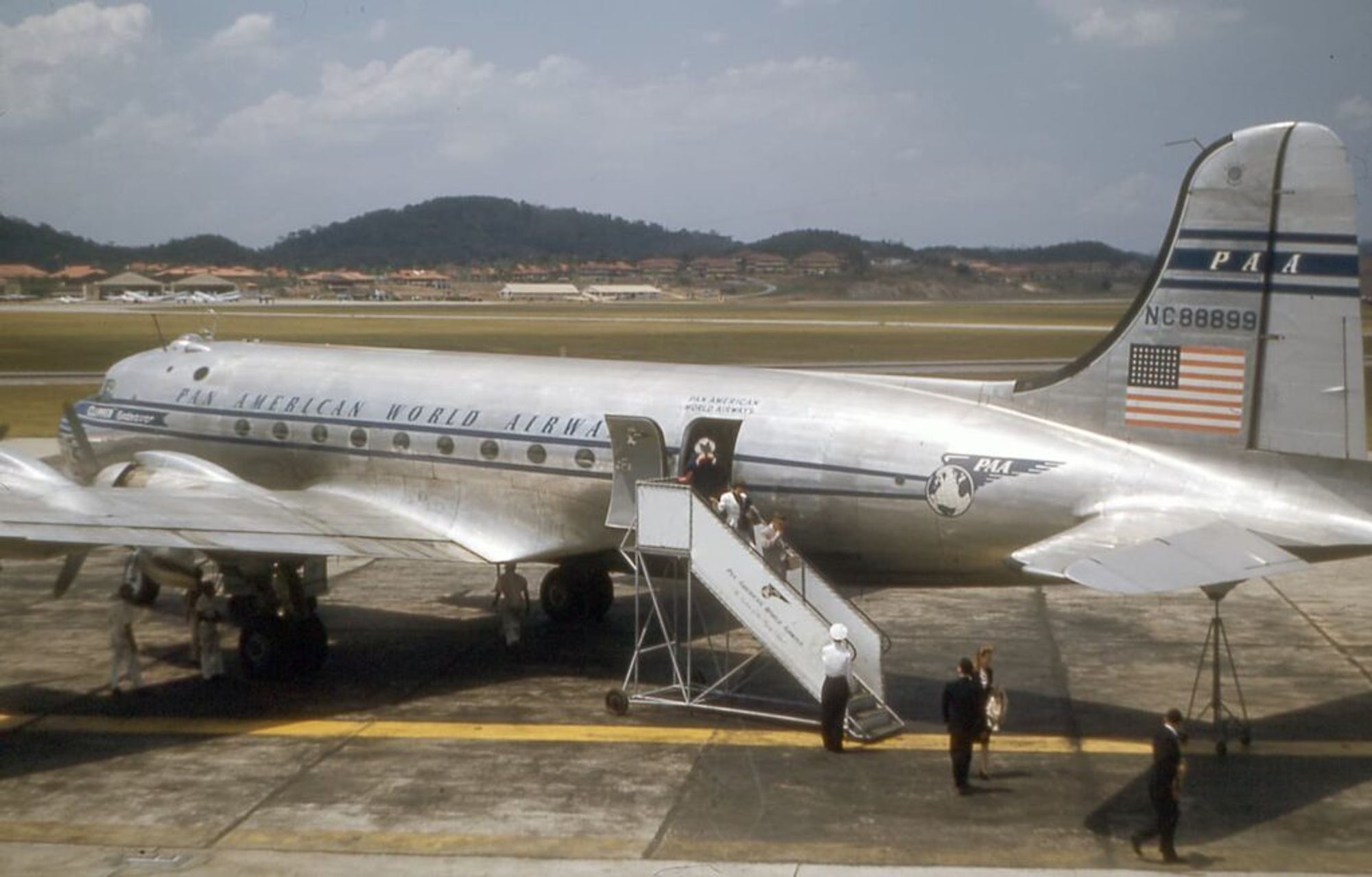 «Clipper Endeavor» er navnet på DC-4-flyet som nå er blitt funnet på havbunnen utenfor Puerto Rico,