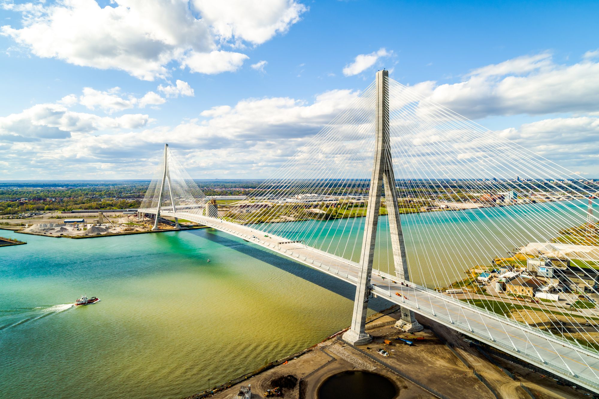 Brua mellom Detroit i USA og Windsor i Canada åpnet for trafikk 27. juli 2026.
