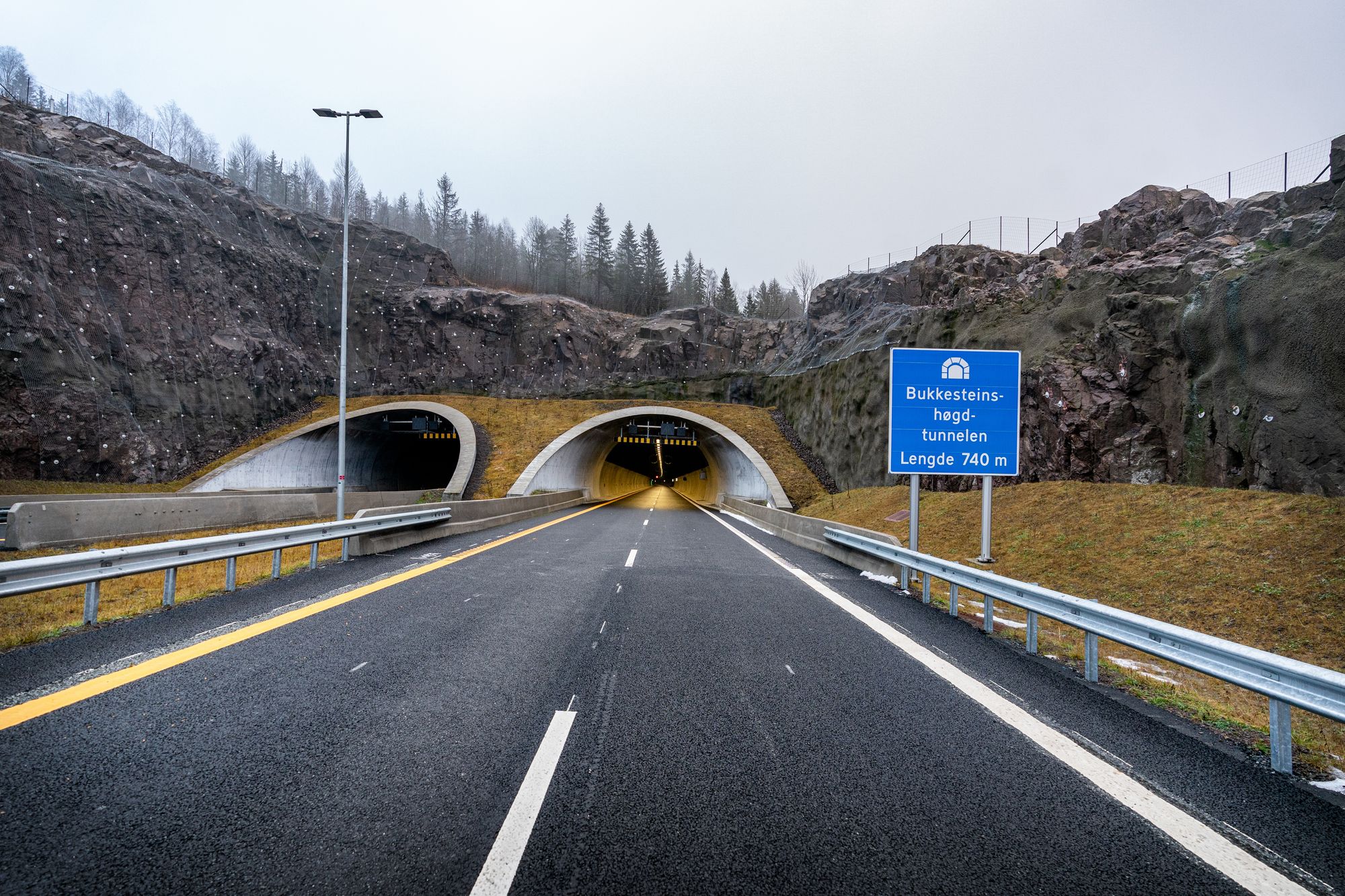 Den nye Bukkesteinshøgd-tunnelen på E16 Sollihøgda. Den åpnet i desember i fjor.
