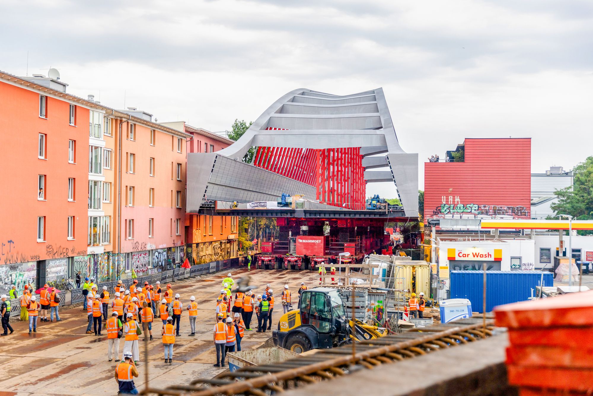 Snart klart for avgang. Fv. Gerd-Dietrich Bolte og prosjektleder Janna Widmaier, begge i DB InfraGo, og Anjes Tjarks, politisk leder for transport og mobilitet i Hamburg.