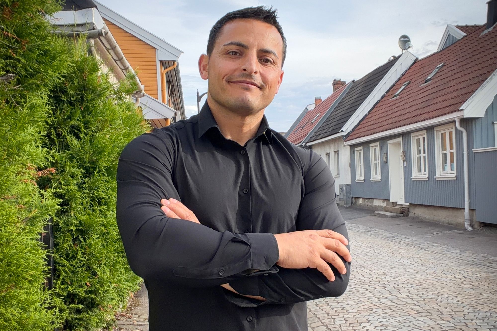 – Jeg er mindre bekymret for at KI plutselig skal bli bevisst og ta makten fra oss, enn for at vi gradvis gir den myndighet fordi den virker kompetent, skriver John Smith Kabashi i Bravo Intelligence & Technology AS.