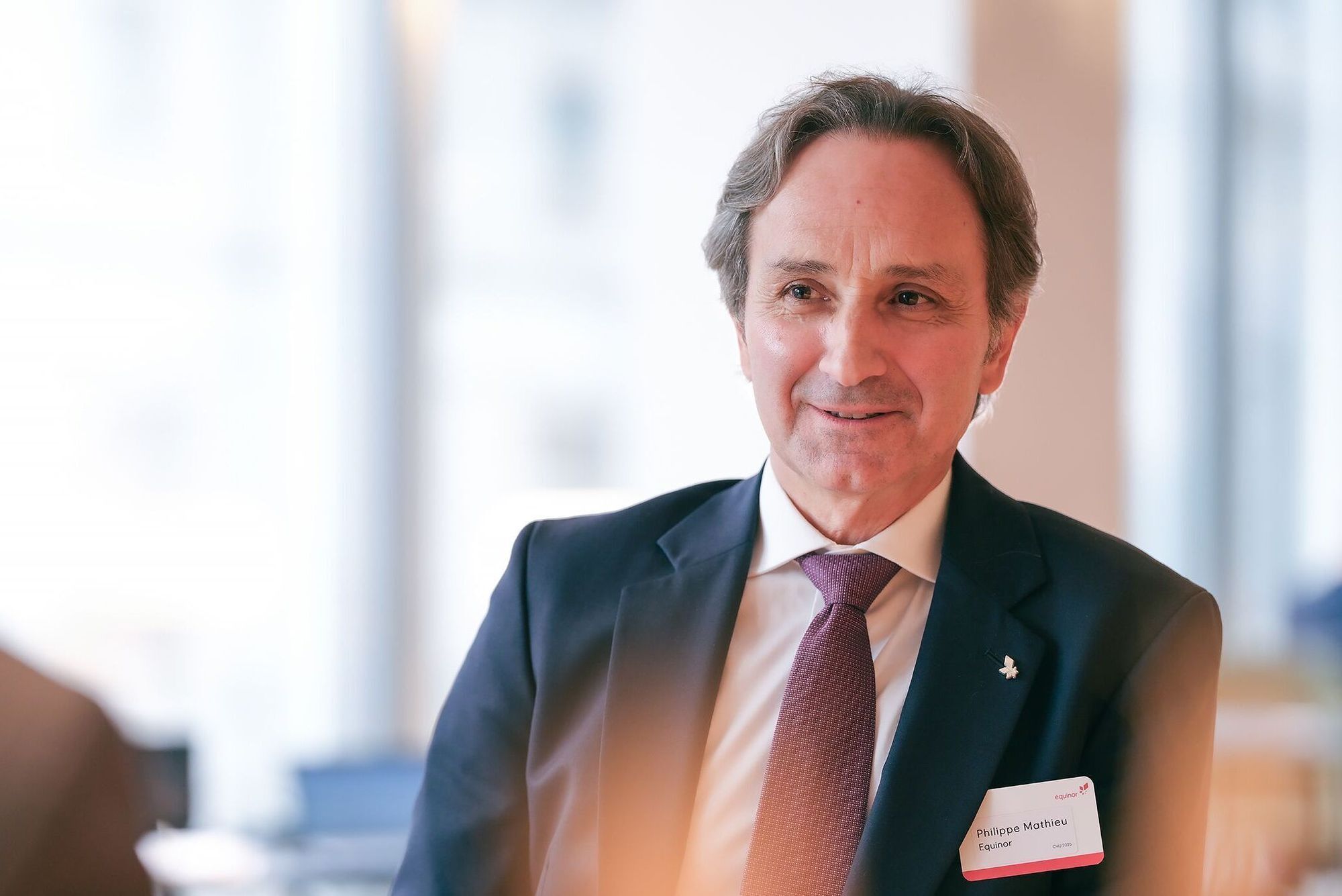 Equinor, gjennom Adura, har investert mye penger i det britiske Rosebank-feltet. Nå venter selskapet og konserndirektør Philippe Mathieu på myndighetenes avgjørelse. 