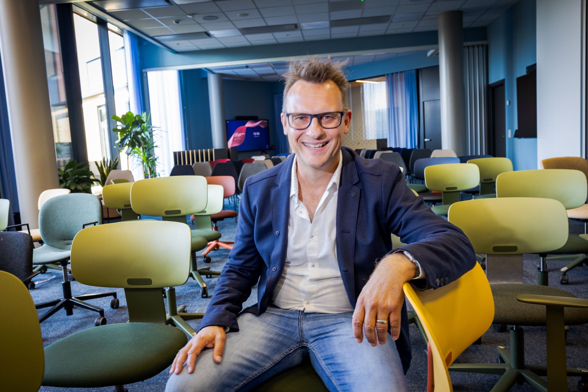 Claus Bahlmann har arbeidet med kunstig intelligens siden 1990-tallet. Nå bruker han teknologien til å løse utfordringer innen jernbane og kollektivtransport.