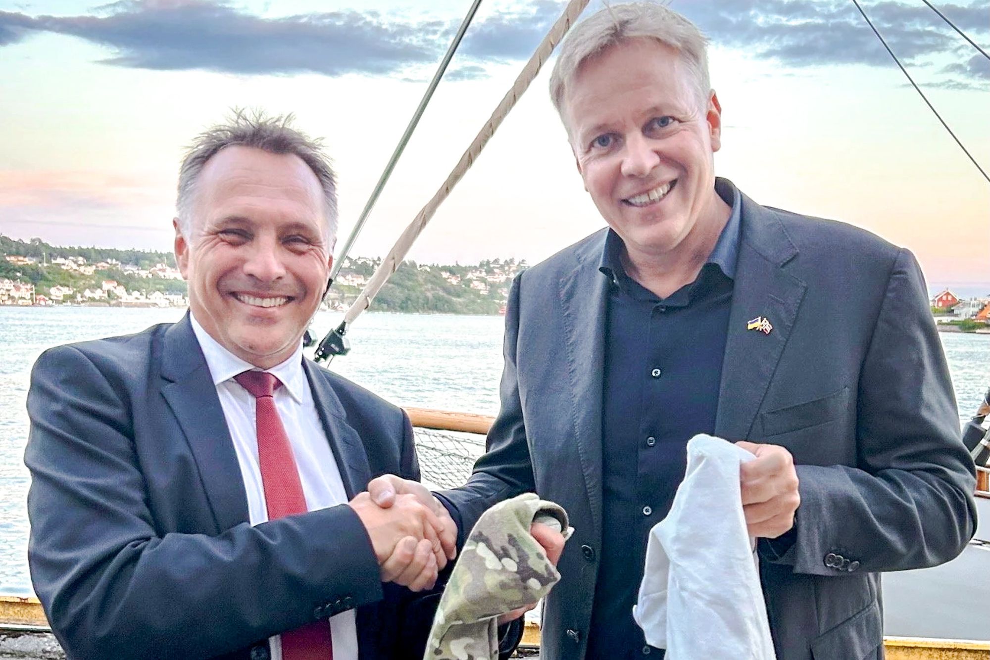 Tonen var fortsatt god da forsvarsminister Tore Sandvik møtte administrerende direktør Rune Jomaas i Watchbird, under Arendalsuka i fjor.